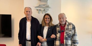 İzmir’in Duayen Yelkencilerinden Başkan Akdurak’a Tebrik Ziyareti