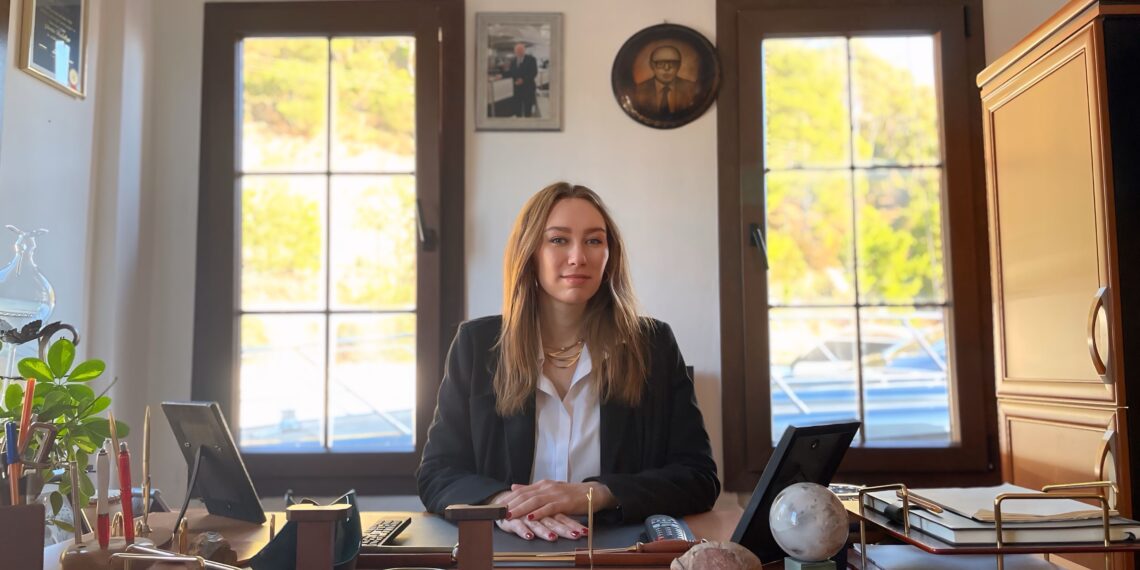 Babasının Kızı Görev Başında