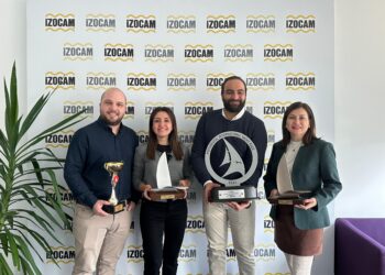 Kupalar İzocam’a Teslim Edildi