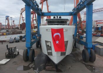 Begüm Şirketler Grubu’ndan Görkemli Bir Lansman:  Yeni Motor Yat Denize İndirildi