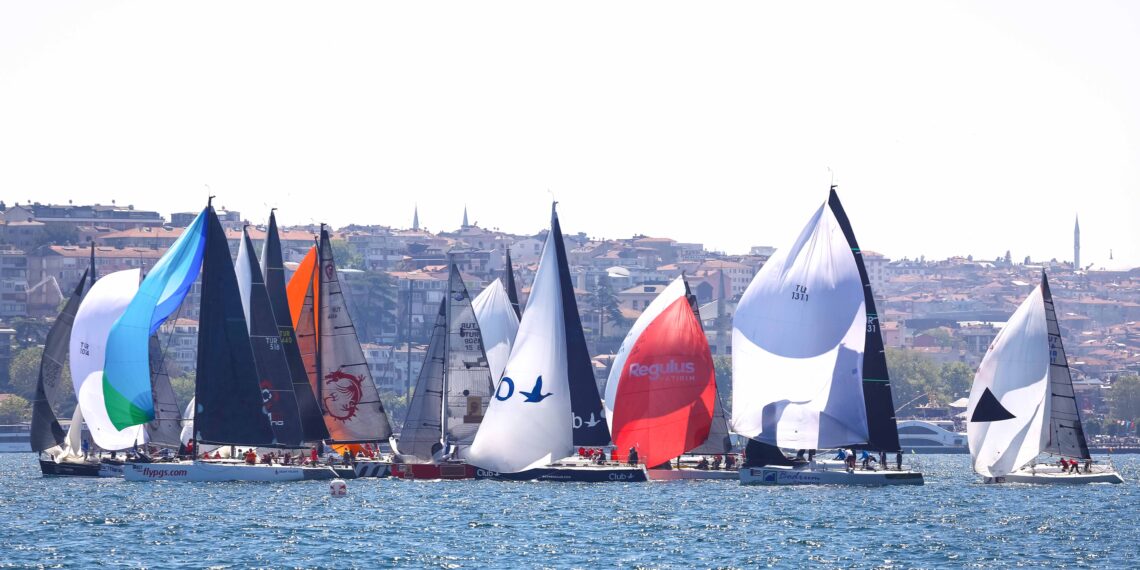 İstanbul Boğazı’nda 19 Mayıs Coşkusu
