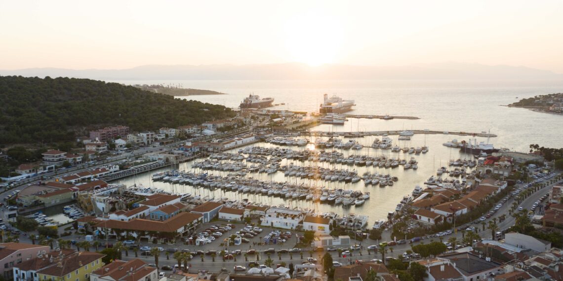 Çeşme Marina Çevreye Yatırıma Devam Ediyor