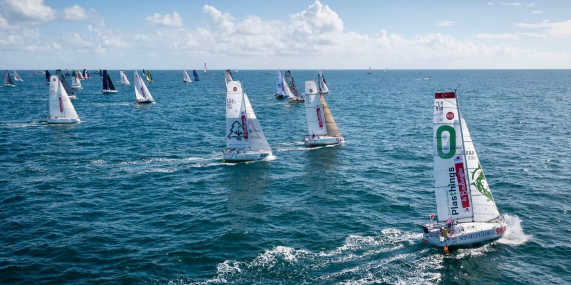 Deniz Bağcı Mini Transat 2025’te İlk Etabın Zirvesinde Mücadele Ediyor