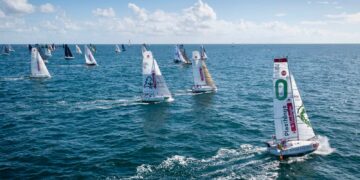 Deniz Bağcı Mini Transat 2025’te İlk Etabın Zirvesinde Mücadele Ediyor