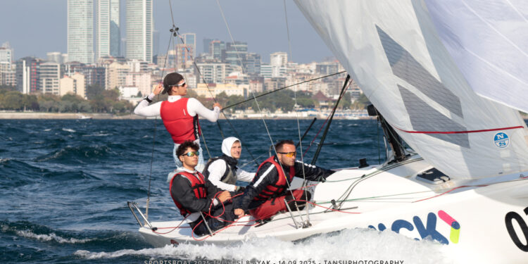 İstanbul Yelken Kulübü Sportsboat Trofesi Tamamlandı