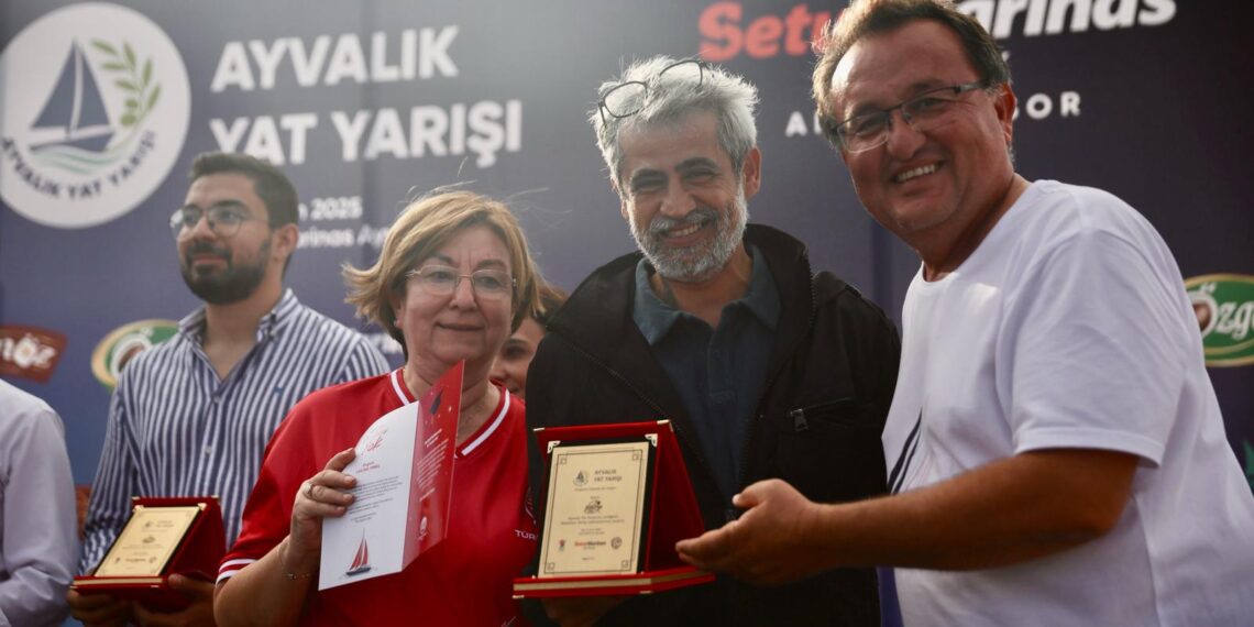 Sailing Times’a Ayvalık Yat Yarışları’ndan Teşekkür Plaketi