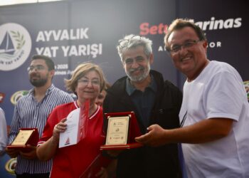 Sailing Times’a Ayvalık Yat Yarışları’ndan Teşekkür Plaketi