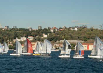 İSTANBUL BOĞAZI’NDA CUMHURİYET COŞKUSU