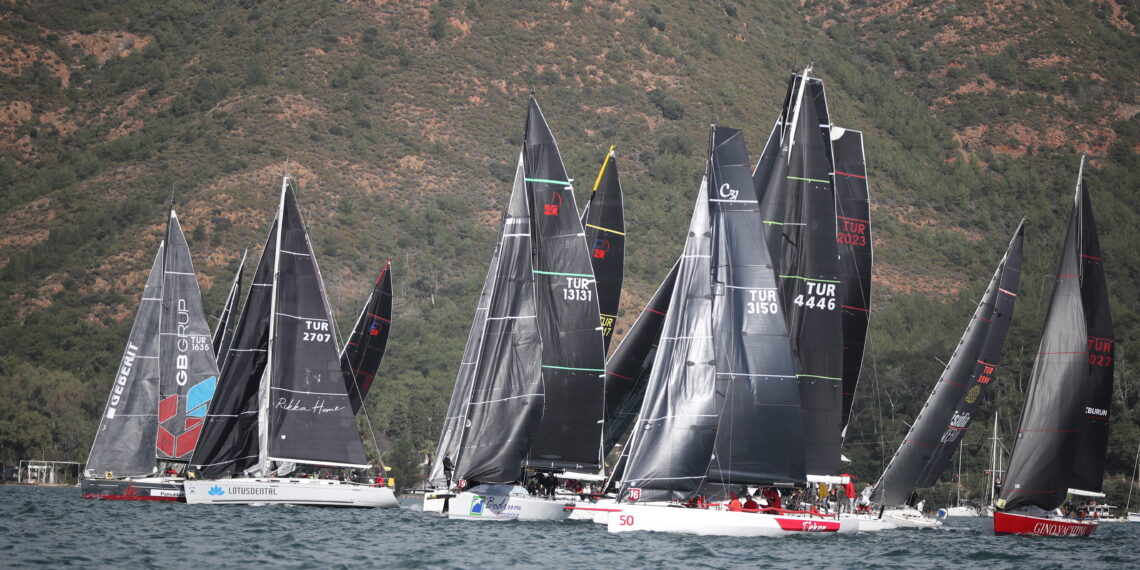 Ahmet Eker Marmaris’te lider başladı